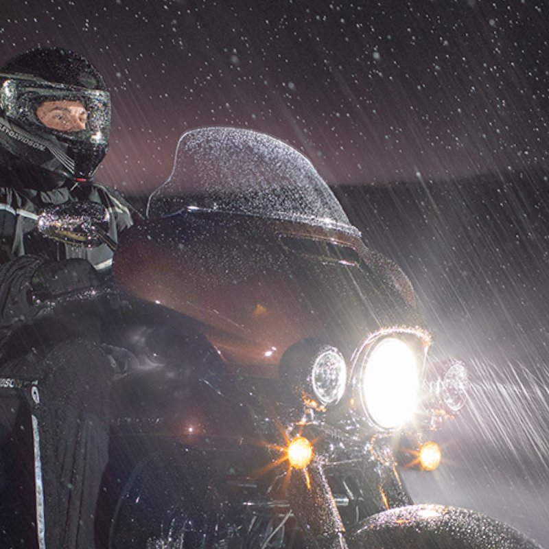 Nuova linea rain: tute antiacqua e caschi